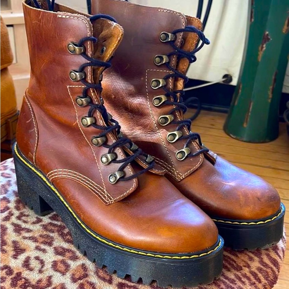 Dr Martens Leona Butterscotch Beauty